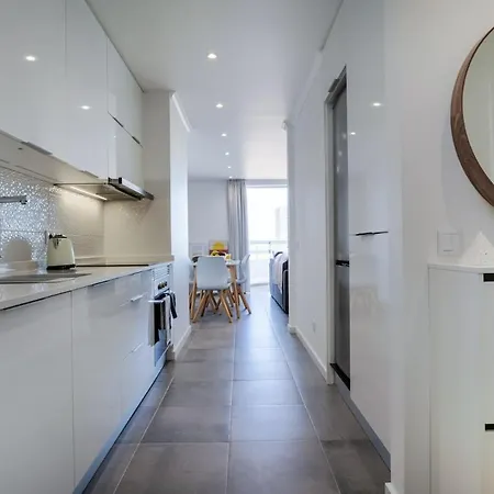 Apartment Modern With Ocean View & Terrace - Free Access To Pool And Tennis Courts! Portimao